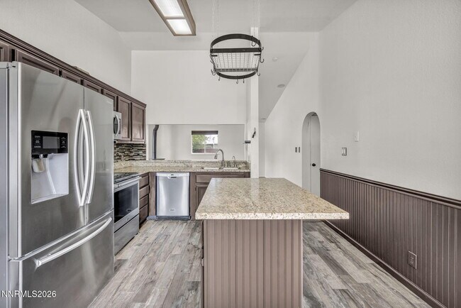 Building Photo - 17575 Parrot Dr