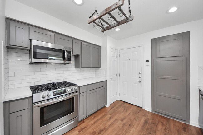 Building Photo - 10327 Sageburrow Dr