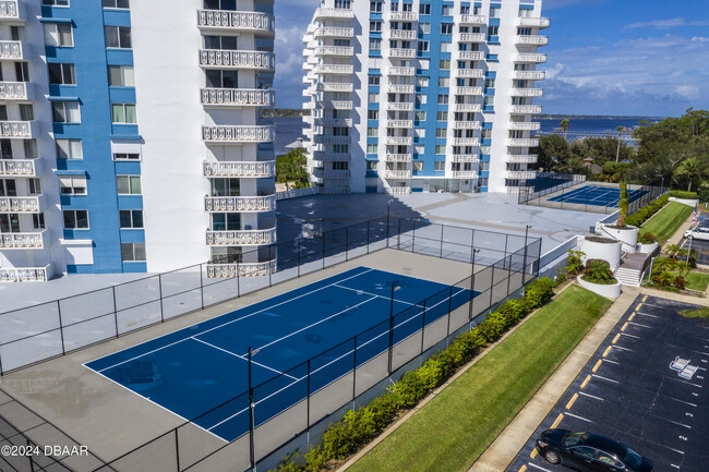 Building Photo - 925 N Halifax Ave