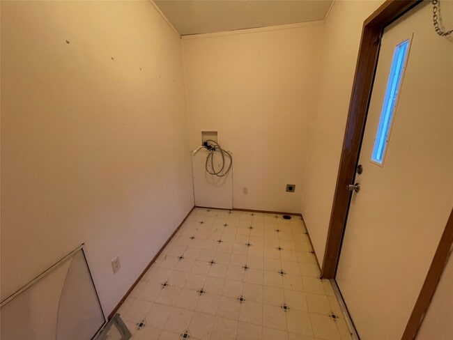 Building Photo - 16658 Meadowcroft St