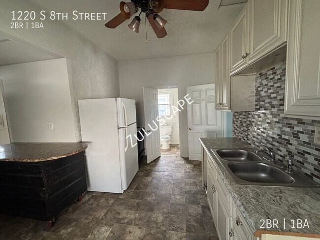 Building Photo - 1220 S 8th St