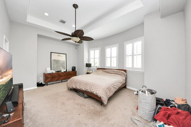 Building Photo - ? Live the Montrose Lifestyle! ?