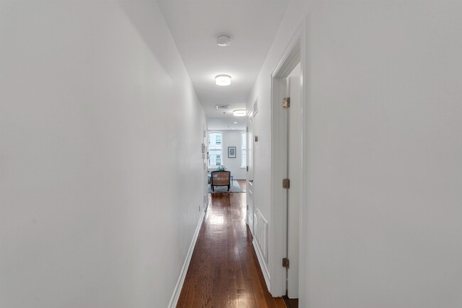 Building Photo - 128 Bright St