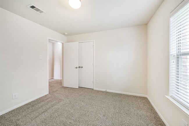 Building Photo - 21323 Slate Crossing Ln