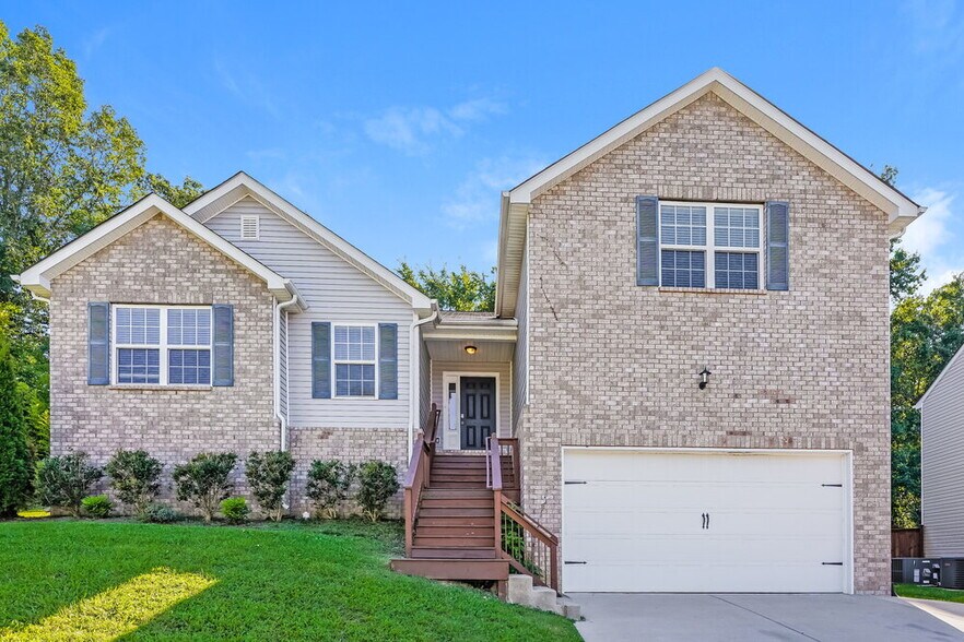 Primary Photo - 2513 Skyfalls Way