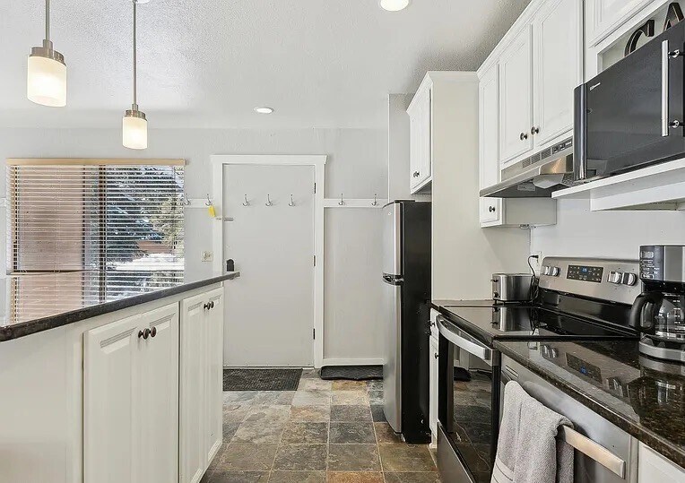 Building Photo - 2025 Canyons Resort Dr