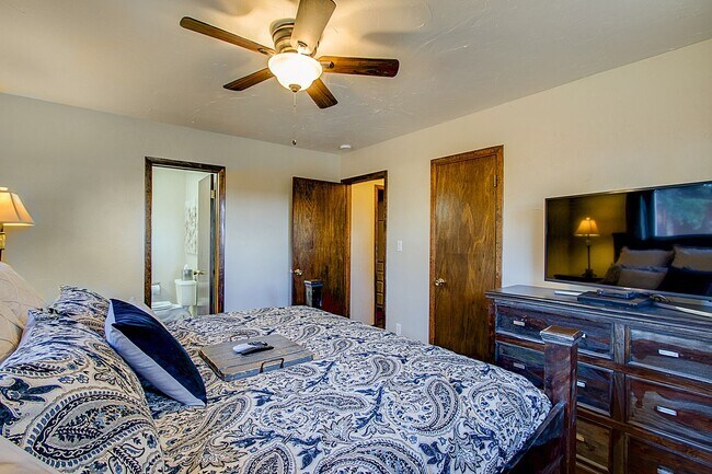 Building Photo - Peaceful 5 bdrm Mountain retreat in Woodla...