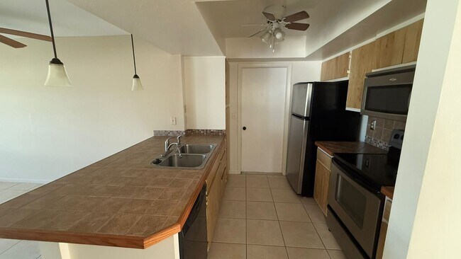 Building Photo - 2823-2825 SW Santa Barbara Pl