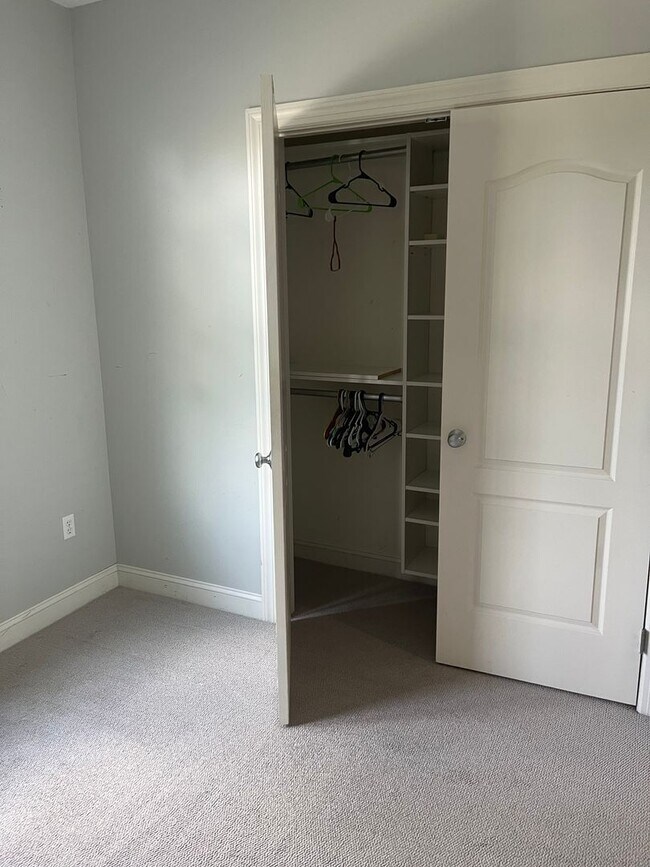 Building Photo - Modern 2 Br 1 Full / 2 half Bath Braintree Condominium