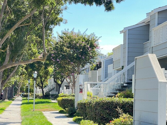 Building Photo - 1611 Thorncrest Dr