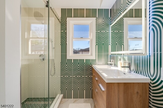 Building Photo - 21 Lombardy Pl