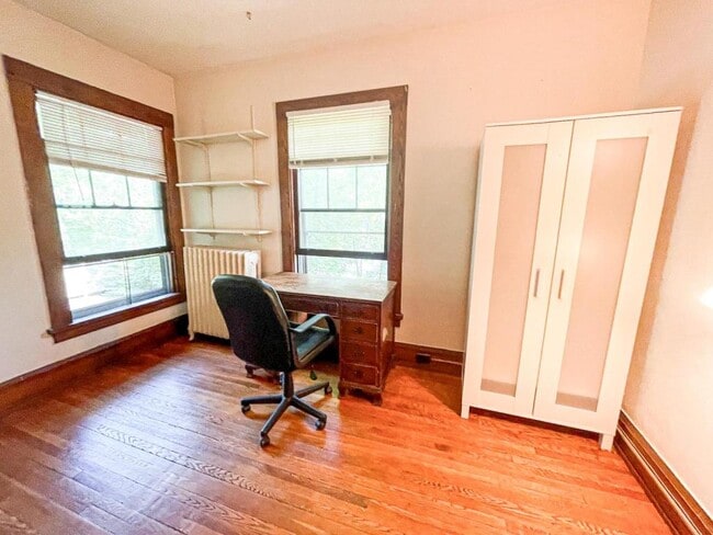 Building Photo - 207 Kelvin Pl