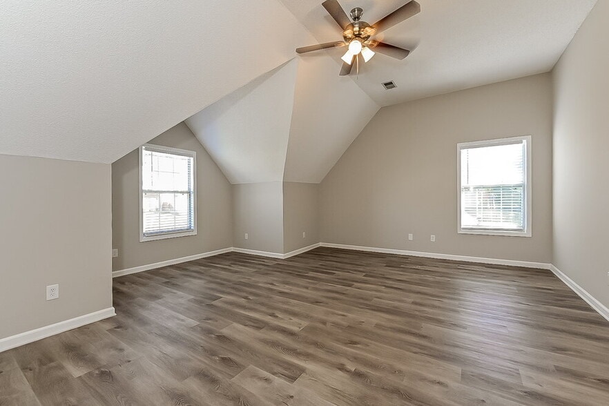 Building Photo - 1603 Blossom Dr