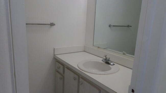 Building Photo - 5883 La Paseos Dr
