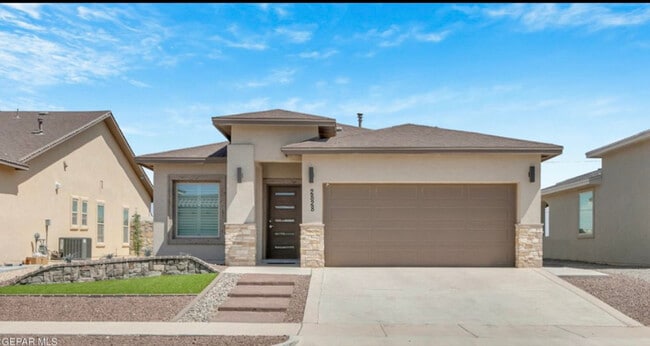 Building Photo - 2828 Tierra Oasis St