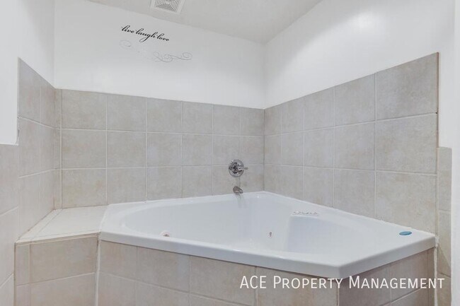 Building Photo - 240 Grandeur Ln