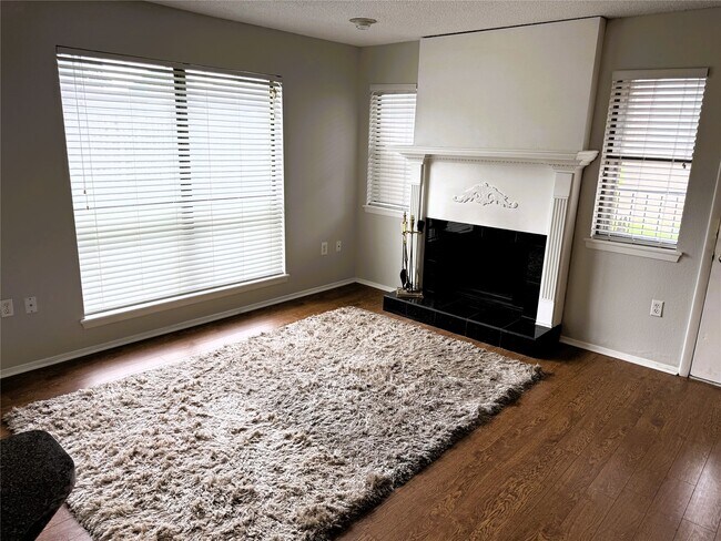 Building Photo - 62 Evanston St