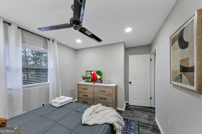 Building Photo - 3715 Clearwater Dr