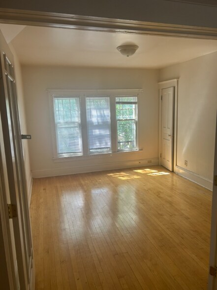 Building Photo - 1804 N Astor St