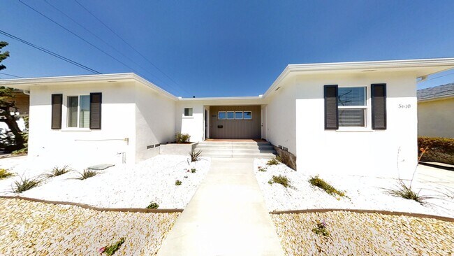 Big Bedrooms, Great Yard! - Big Bedrooms,  Great Yard!