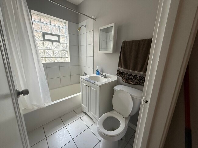 Building Photo - 840 N Massasoit Ave