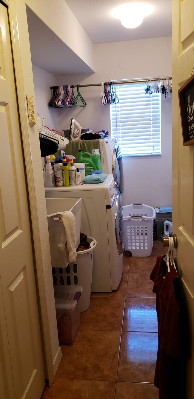 Building Photo - 2619 NW 1st St