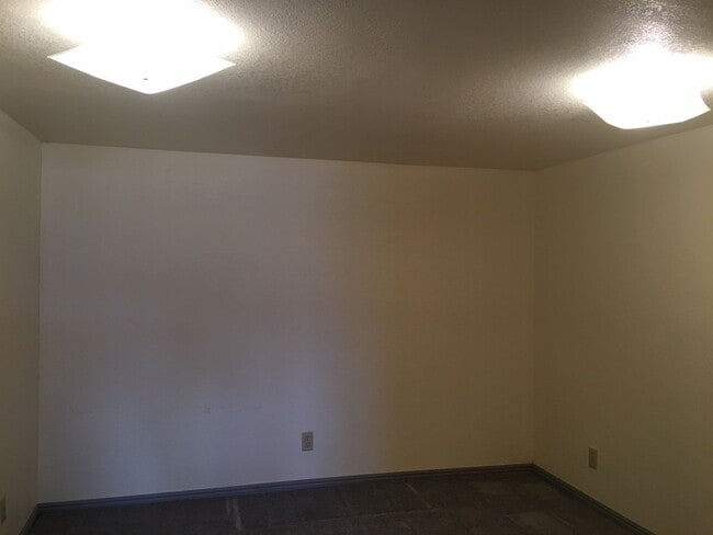 Building Photo - Spacious Cedar City Home with Scenic Mount...