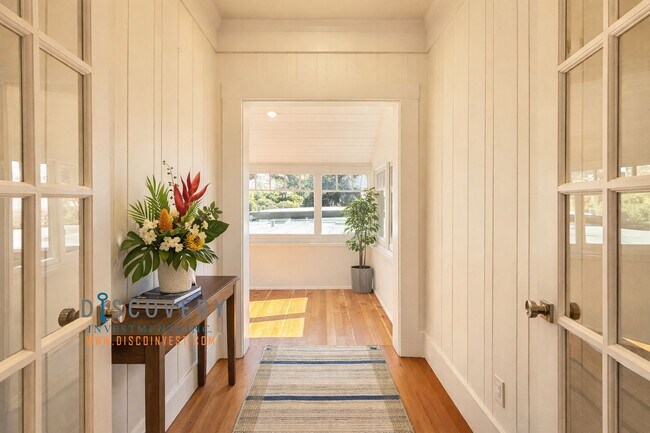 Building Photo - Panoramic Hill Estate with Sweeping Views