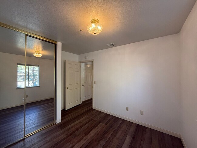 Building Photo - Acton 4 bedroom on Dirt Road