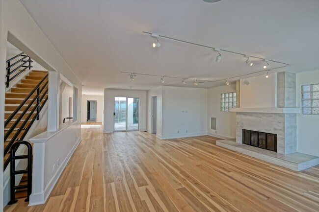 Building Photo - Beautifully Remodeled, 4BR4.5BA Hill Section Home w/ Amazing Panoramic Ocean Views, 3 Decks, Atri...
