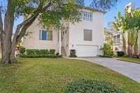 Building Photo - Executive Style 3 bed 2.5 bath home on Hil...