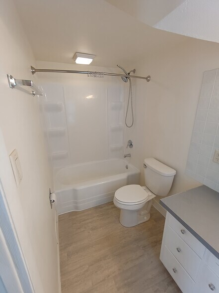 Bath - 107 N Park Ave