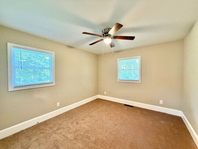 Building Photo - Newly Remodeled Ranch-Style 4BD, 3.5BA Ral...