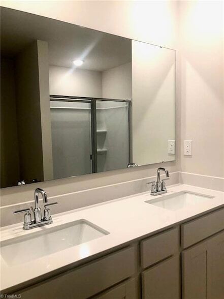 Building Photo - 1747 Mallard Dr