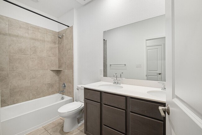 Building Photo - Homey 4 Bedroom, 2 Bath, 1-Story Home in H...