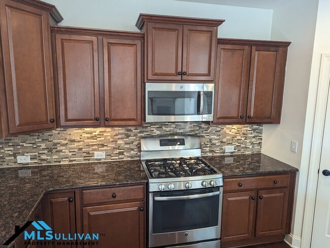 Building Photo - 833 Poplar St