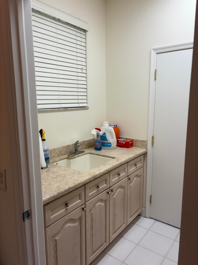 Building Photo - 927 Augusta Pointe Dr