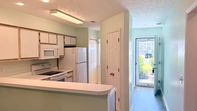 Building Photo - 619 Waterway Village Blvd