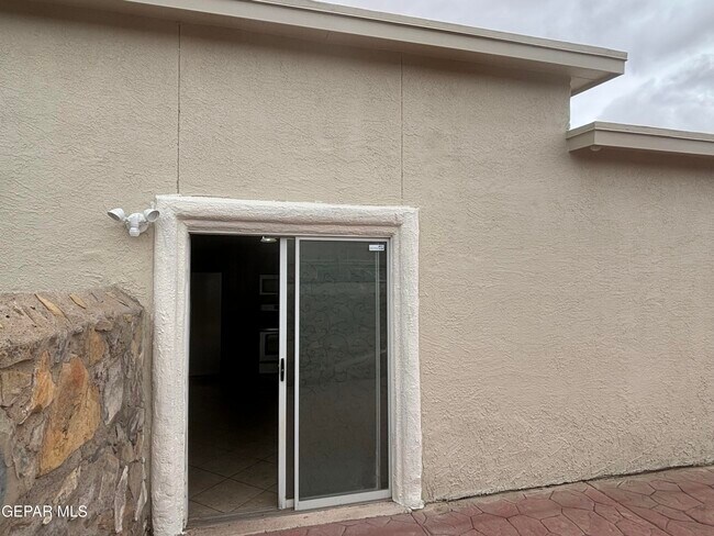 Building Photo - 12965 Beto Portugal Ln