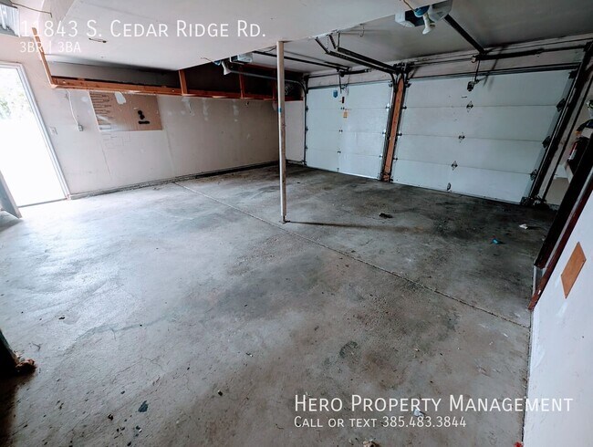 Building Photo - 11843 S Cedar Ridge Rd