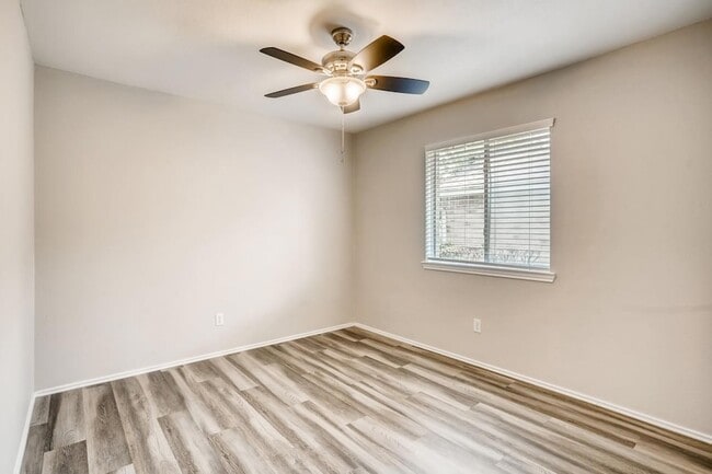 Building Photo - 607 Battlecreek Ln