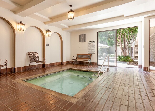 Building Photo - Stunning 2 Bed | 2 Bath Luxury Condo with ...