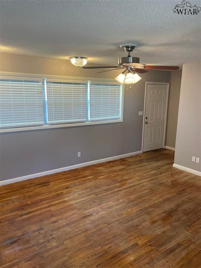 Building Photo - 4300 Barnett Dr