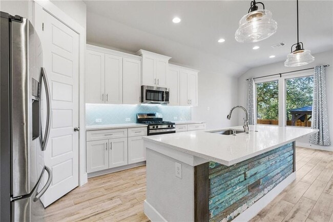 Building Photo - 941 Del Raphael Dr