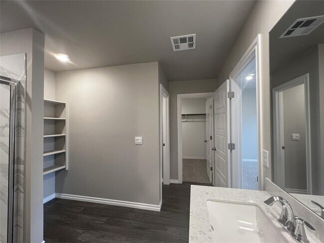 Building Photo - 2745 Dennis Dr