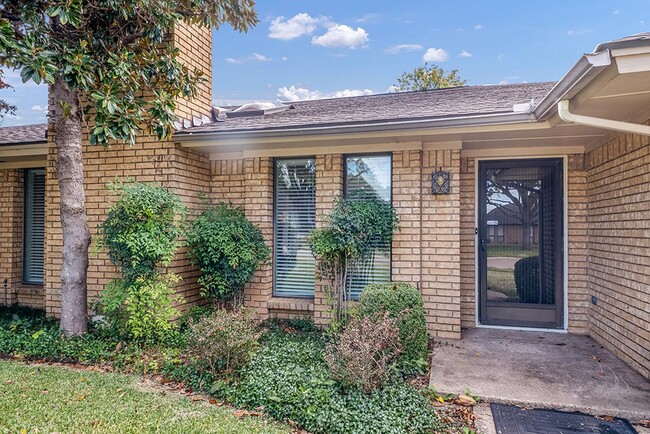 Building Photo - Updated Plano home near Collin Creek Mall