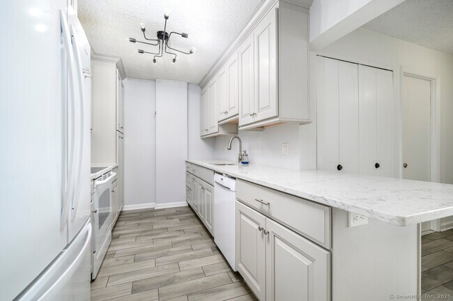 Building Photo - 1 Strawberry Hill Ave