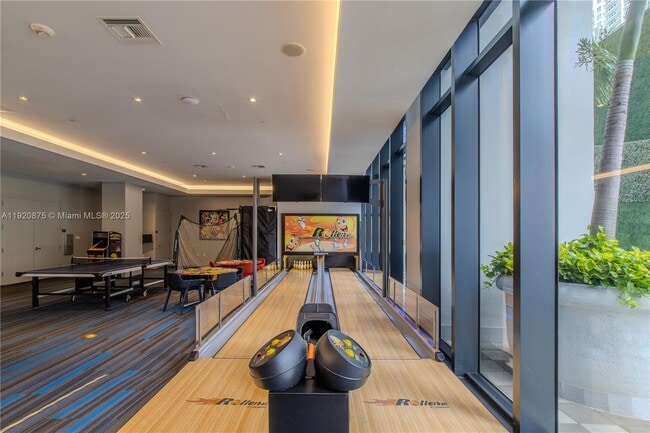 Building Photo - 1010 Brickell Ave