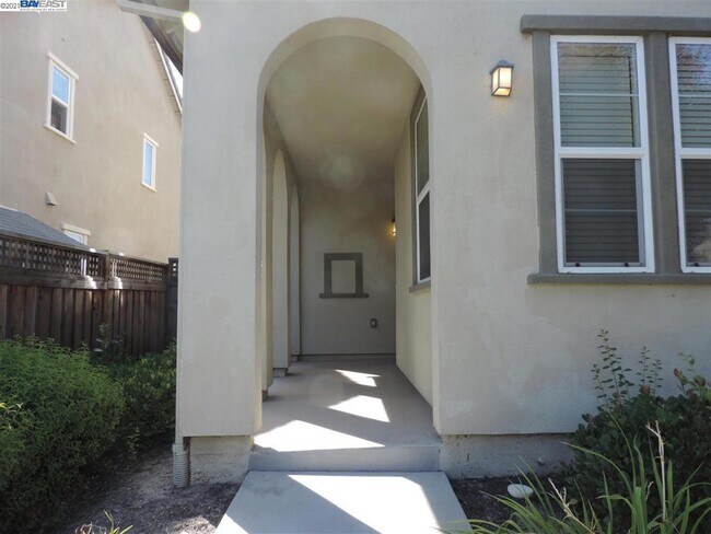 Building Photo - 18517 Admiral Way
