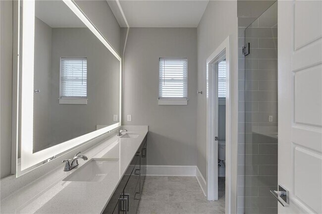 Building Photo - 456 Parkway Dr NE